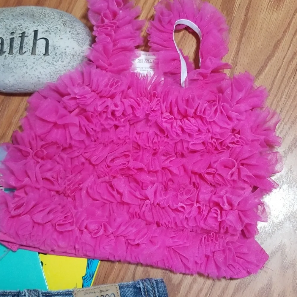 Distress shorts‎ and ruffle top